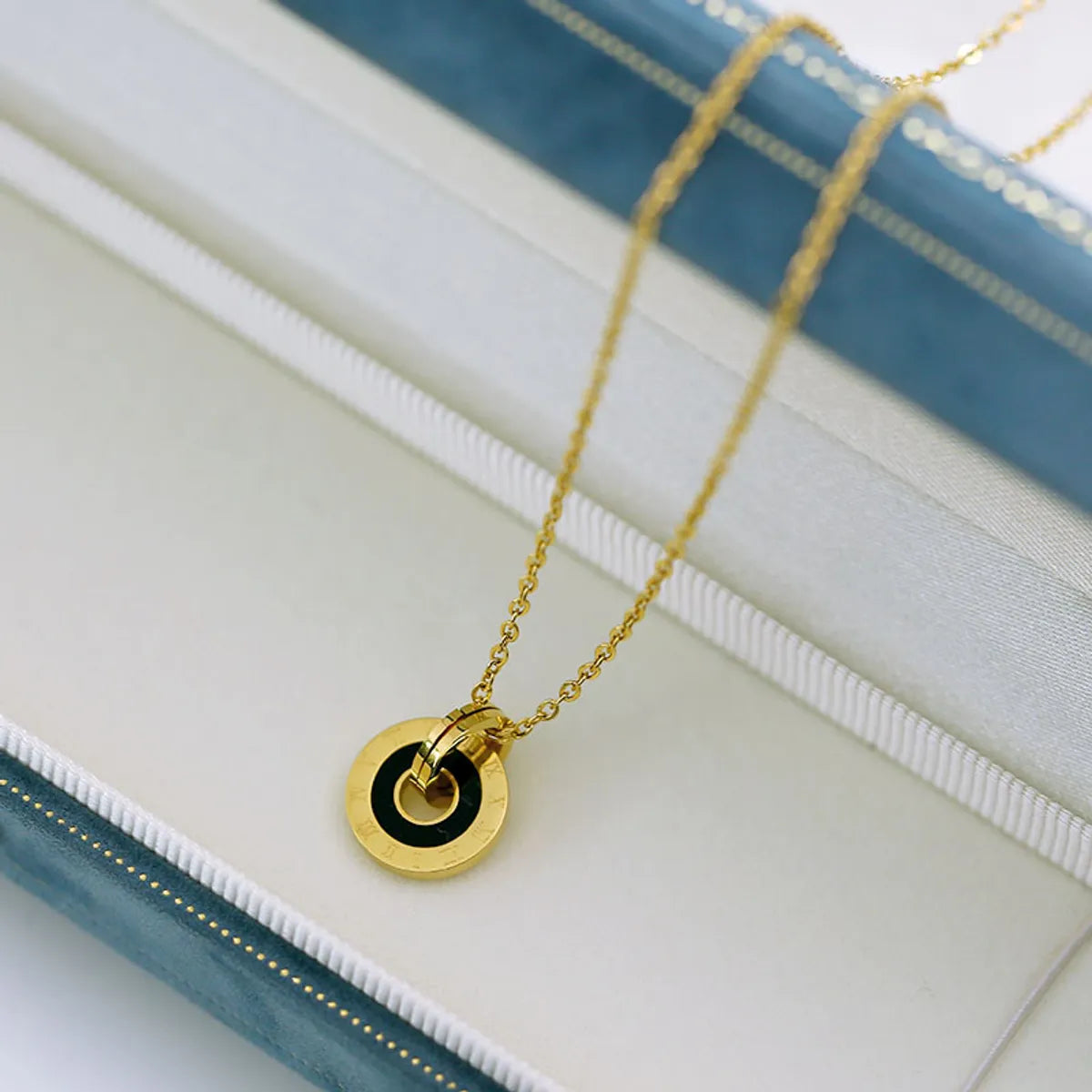 Best Long Necklaces-Casual Simple Style Round Stainless Steel Plating Inlay Shell 18k Gold Plated Pendant Necklace