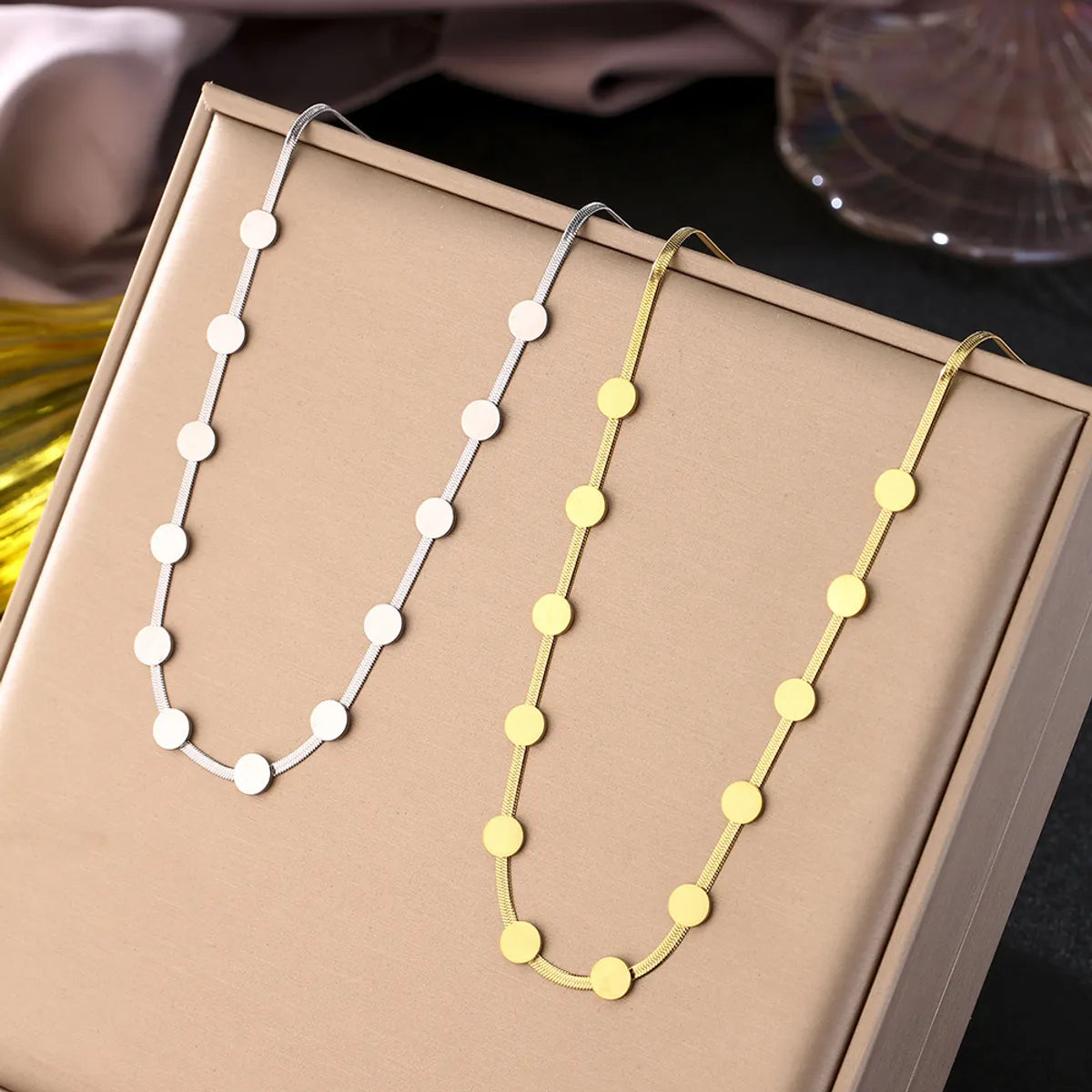 Necklaces For Dinner Style-Casual Simple Style Round Titanium Steel Plating 18k Gold Plated Necklace