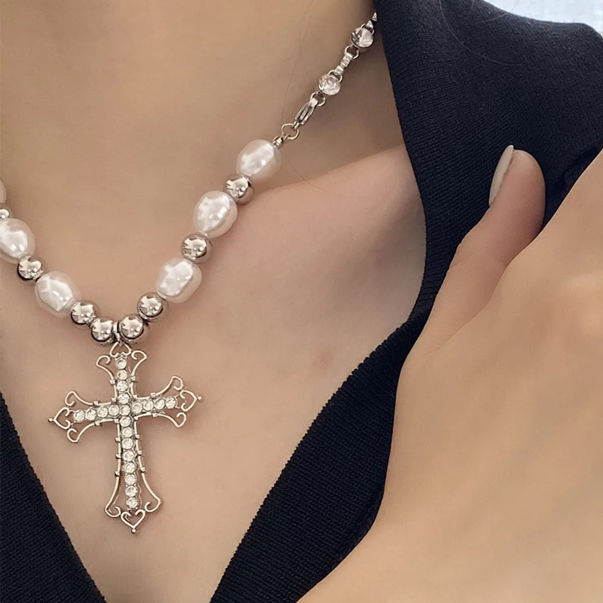 Necklaces For Cloudy Wear-Fashion Cross Pearl Imitation Pearl Steel Aluminum-magnesium Alloy Women's Necklace