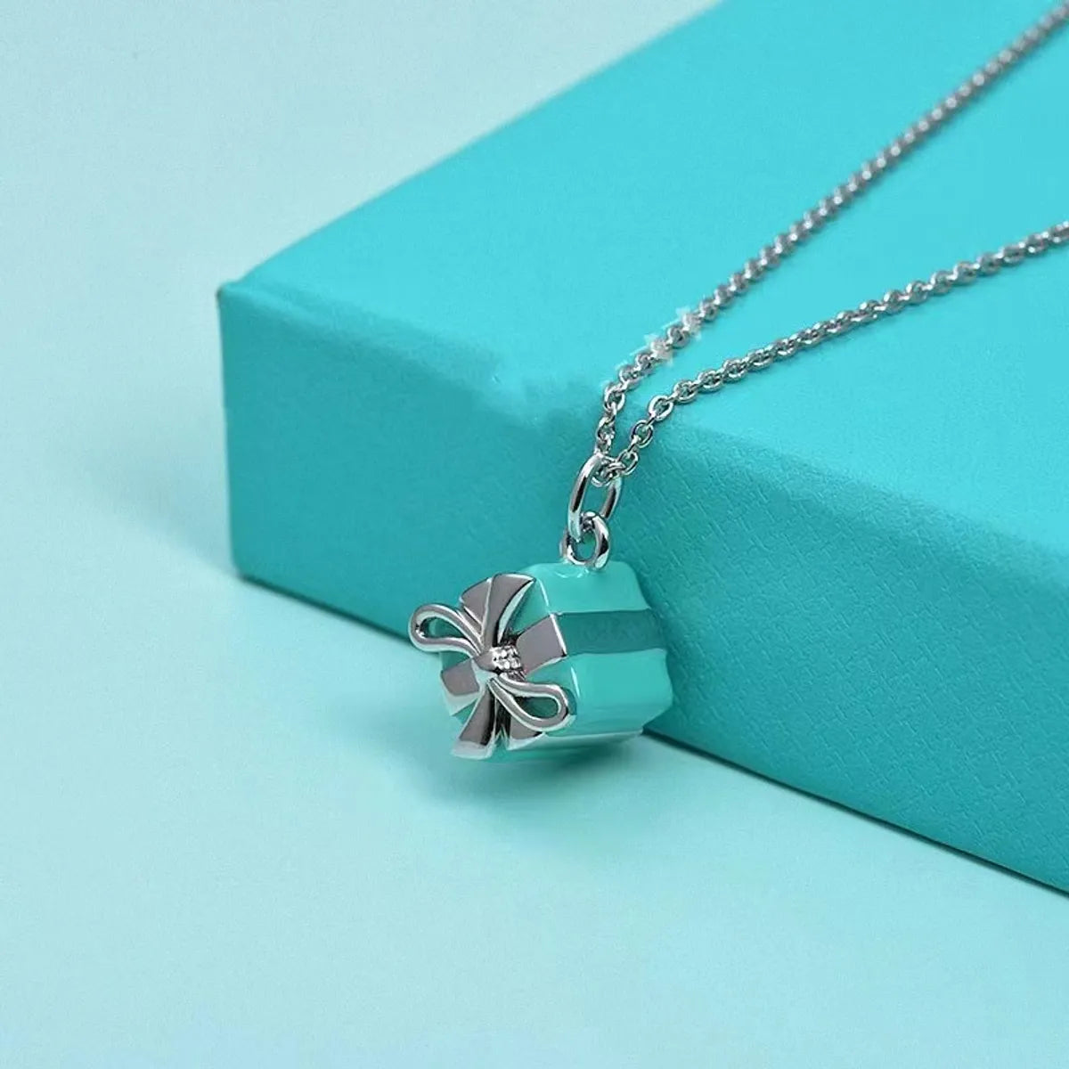 Necklaces Shopping Guide-Simple Style Bow Knot Copper Alloy Women's Pendant Necklace