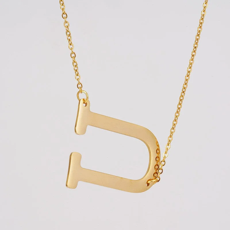 Gold U [with Chain]]