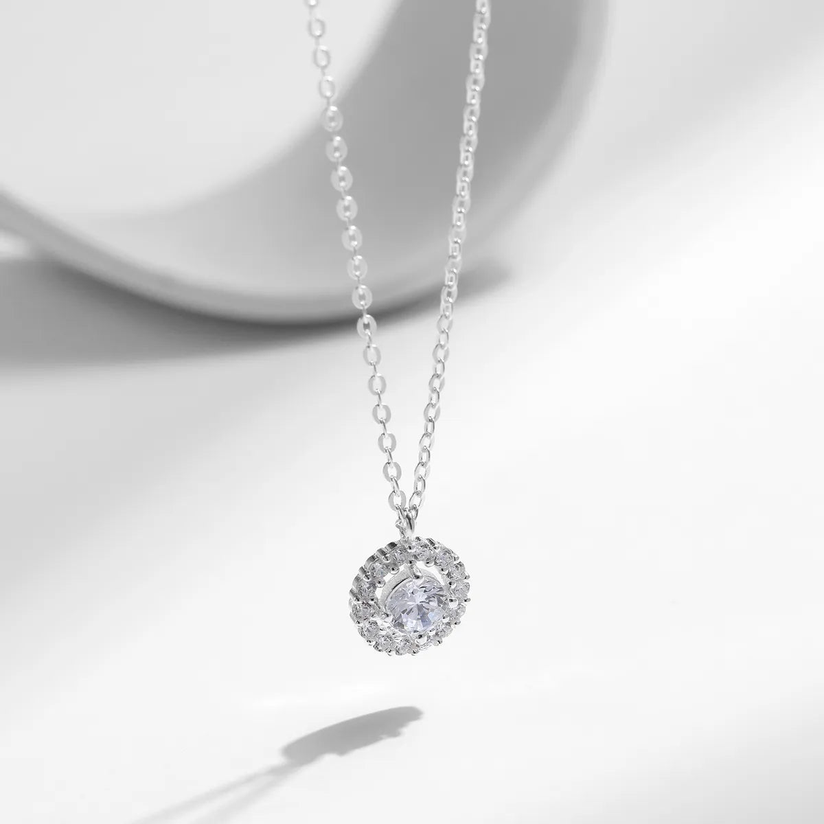 Necklaces With Rose Gold-Ig Style Elegant Round Sterling Silver Rhodium Plated Zircon Necklace In Bulk