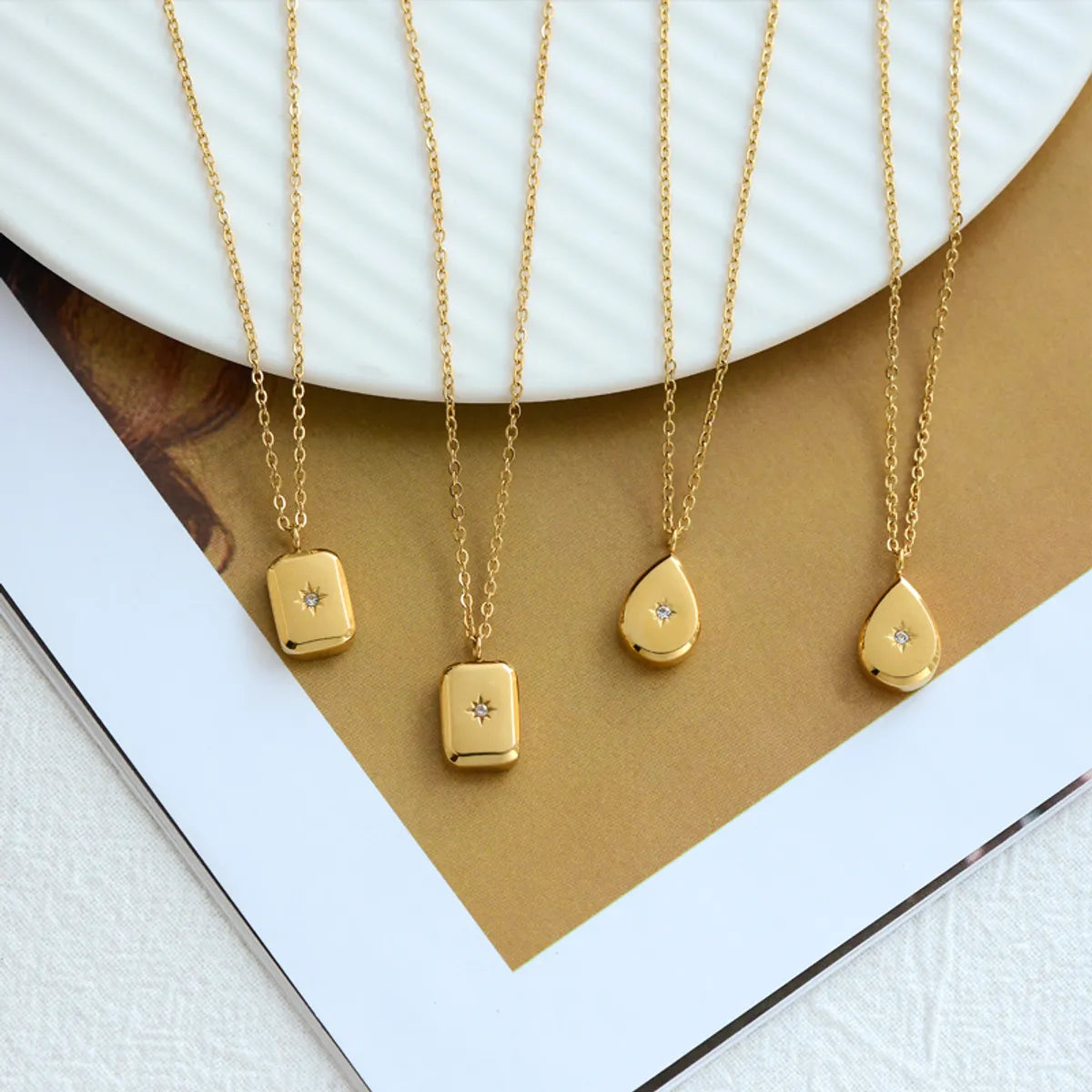 Necklaces For First Wearers-Simple Style Water Droplets Titanium Steel Rhinestones 18k Gold Plated Pendant Necklace