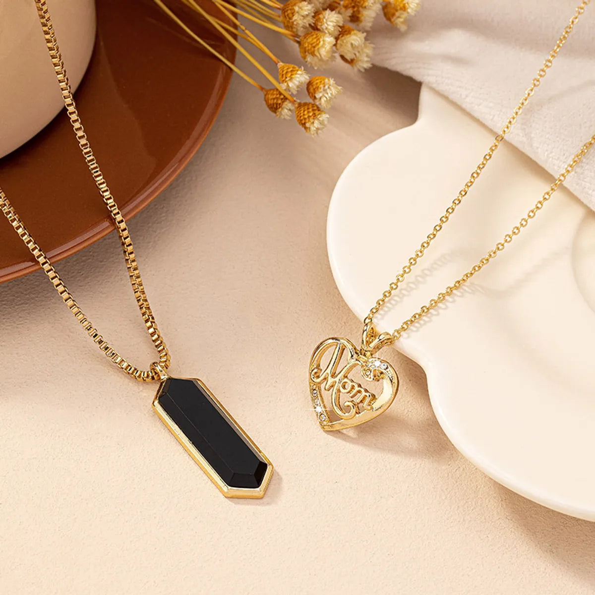 Necklaces For Bare Looks-Ig Style Retro Korean Style Heart Shape Alloy Plating Women's Pendant Necklace