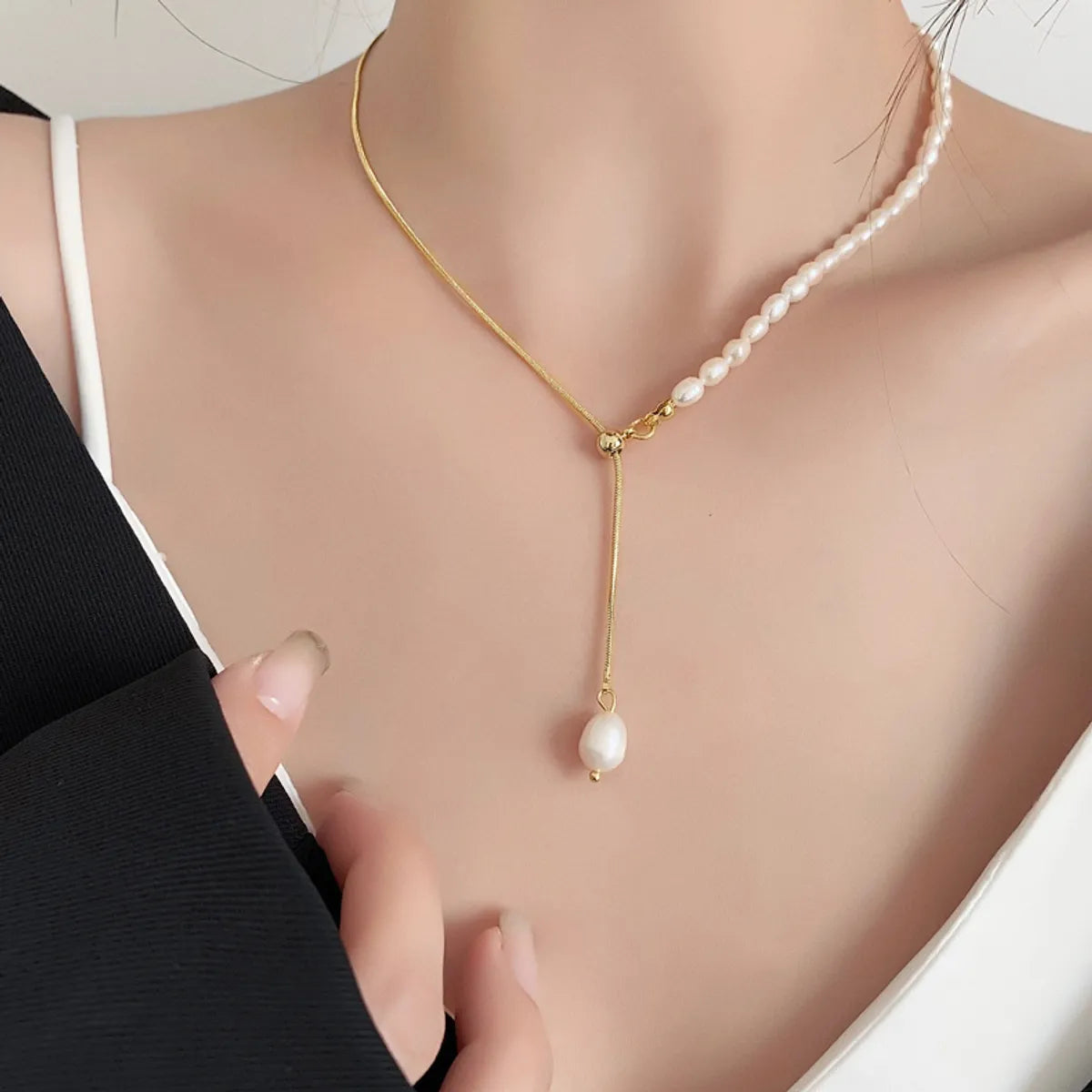 Necklaces For Bronze Lovers-Elegant Geometric Pearl Copper Plating Pendant Necklace