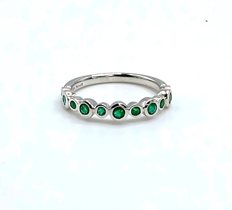 Rings For Beach Glow-NoVell Emerald Ring in 18k White Gold