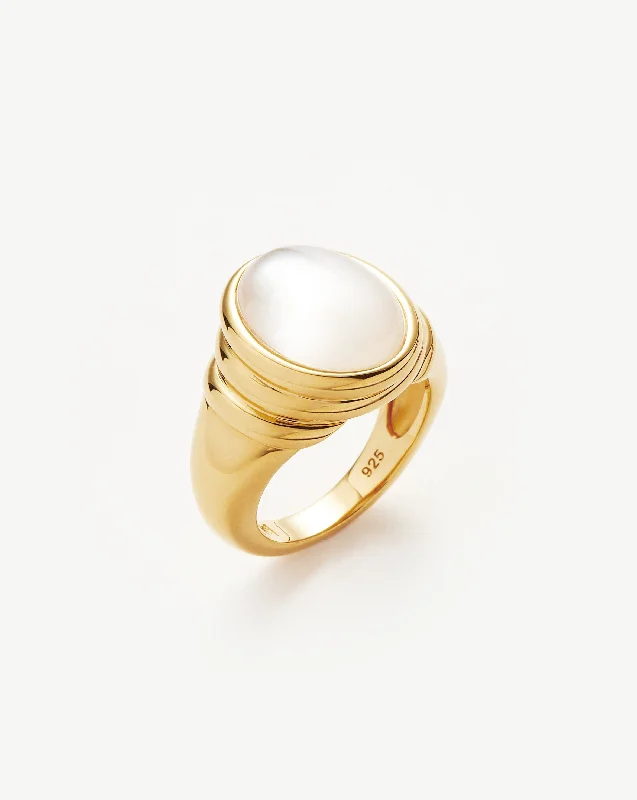 Rings For Cool Bands-Savi Ridge Oval Gemstone Chunky Ring | 18ct Gold Vermeil/ Mother of Pearl & Quartz