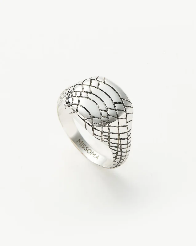 Rings For Dark Outfits-Serpent Textured Signet Ring | Silver Plated