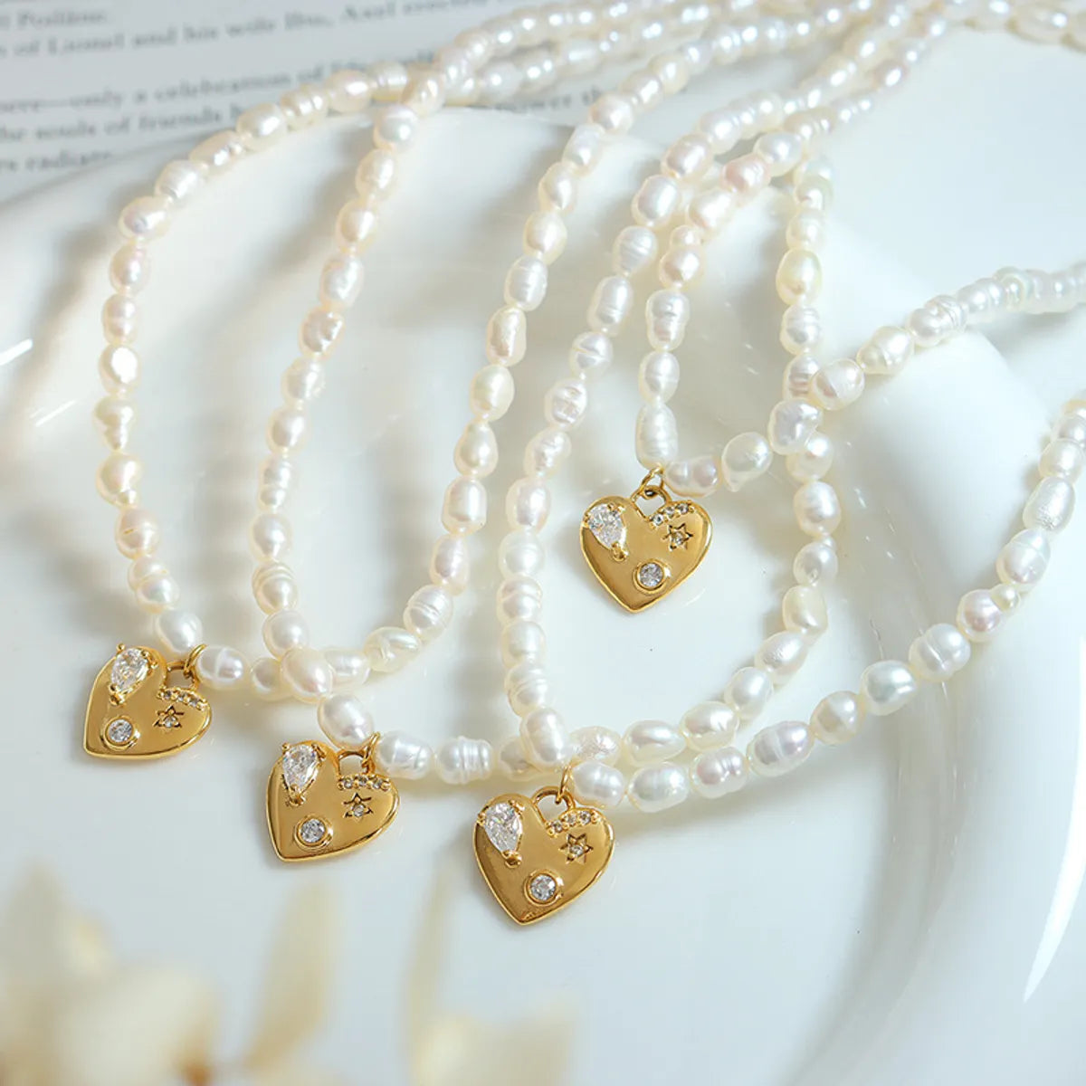 Necklaces Fit Rating-Retro Heart Shape Brass Inlay Artificial Pearls Zircon Pendant Necklace 1 Piece