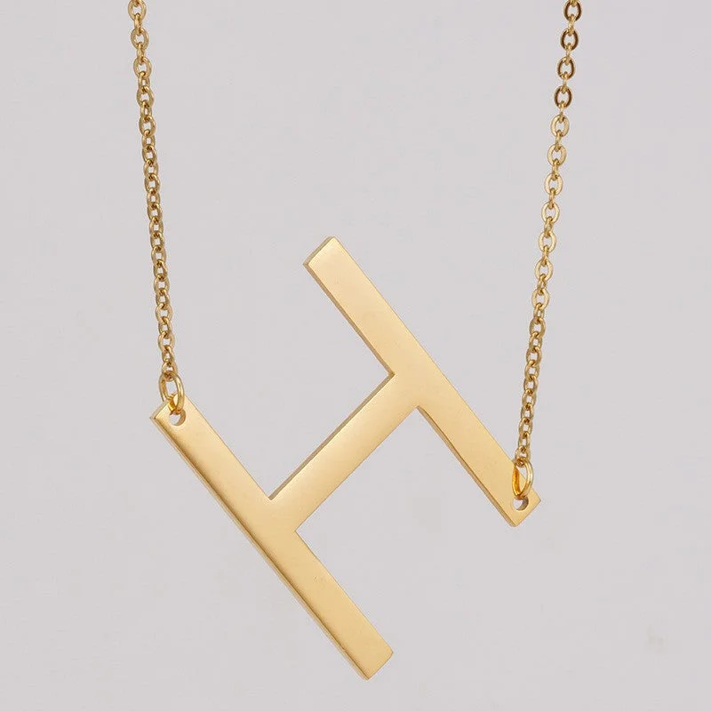 Gold H [with Chain]]