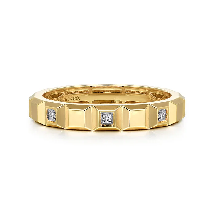 Rings For Gown Style-Diamond Pyramid Band in 14K Yellow Gold