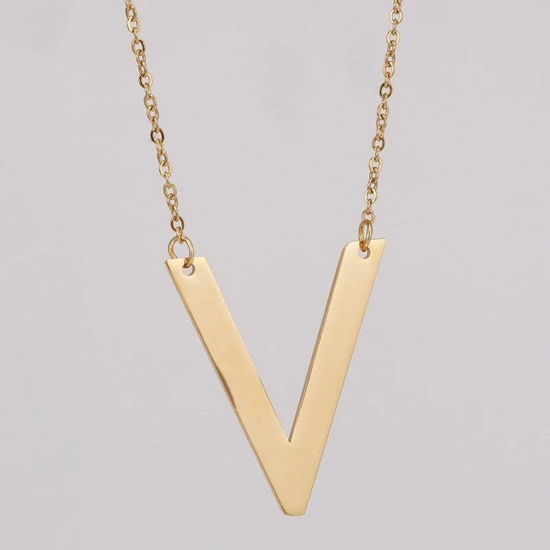 Golden V [with Chain]]