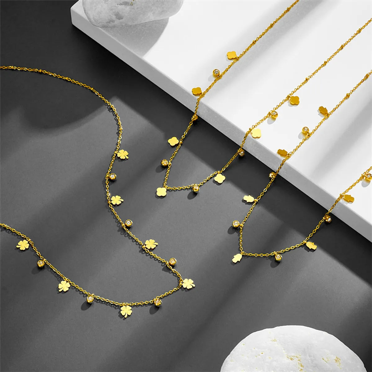 Necklaces For Thin Fits-Elegant Simple Style Four Leaf Clover Hand Of Fatima Titanium Steel Plating Inlay Zircon Necklace