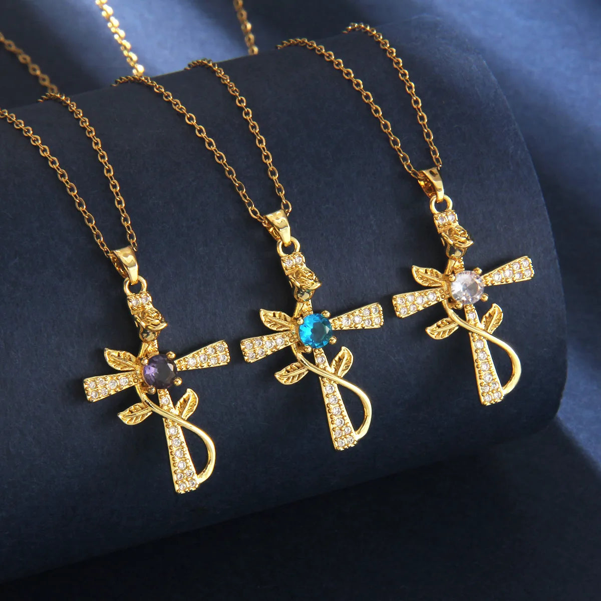 Necklaces Glint Guide-201 Stainless Steel Copper Gold Plated Retro Simple Style Plating Inlay Cross Rose Zircon Pendant Necklace