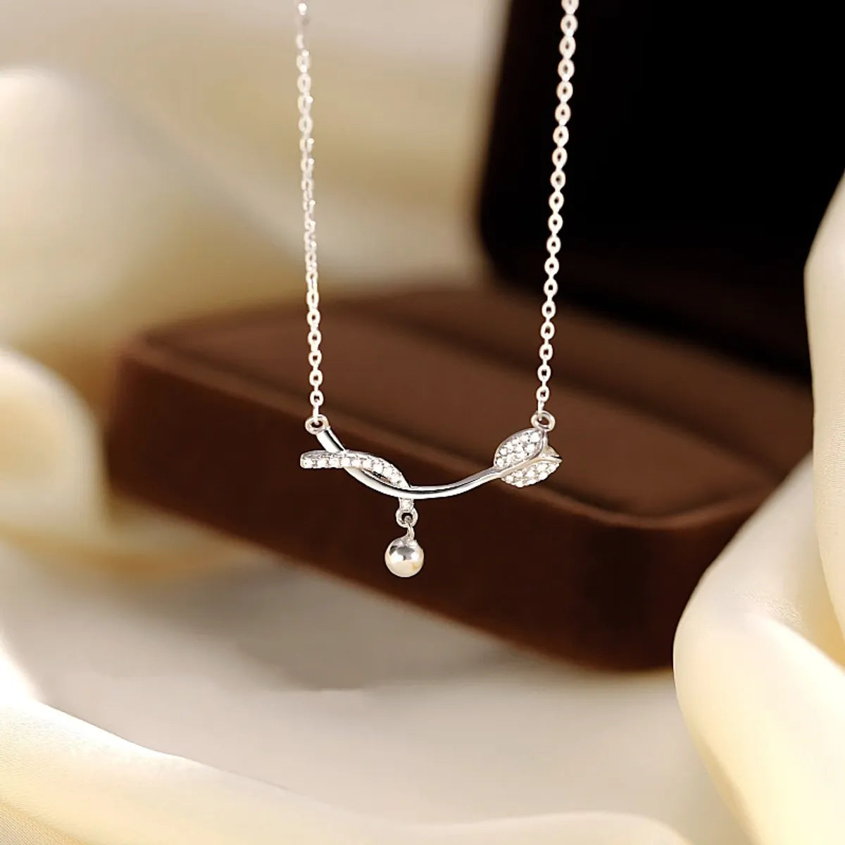 Necklaces For Golden Age-Sterling Silver Simple Style Flower Inlay Zircon Pendant Necklace